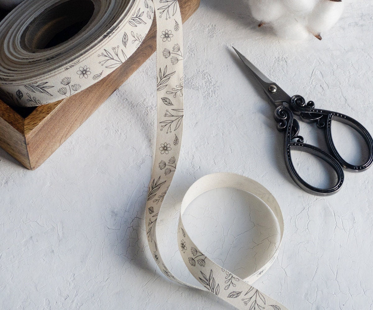 Floral Printed Cotton Ribbon - 5/8” (15 mm) Botanical Gift Wrapping Tape for Wedding Decor, Rustic Gifts, Nature Theme Packaging