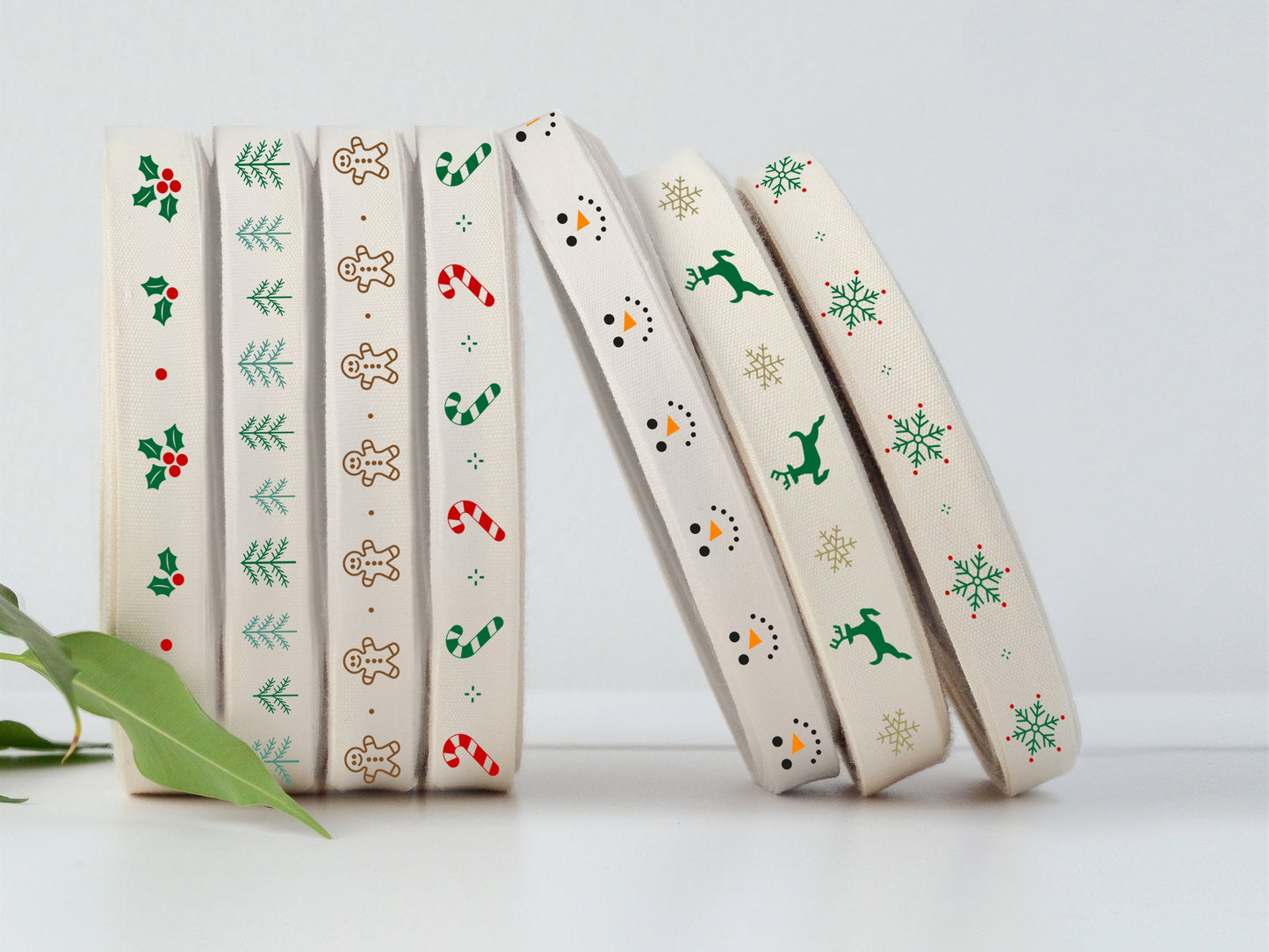 Festive Christmas Ribbon, Berry & Pine Branches Pattern - 5/8” (15 mm) Wrapping Tape for New Year Gifts and Favors, Holly Print Noel Ribbon