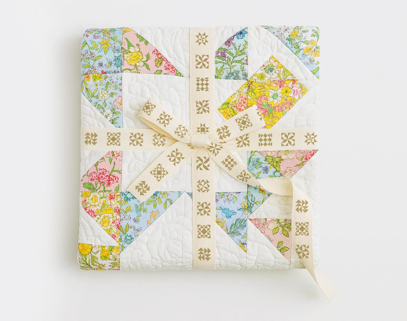 Quilt Blocks Ribbon – 3/4” (20 mm) Natural Cotton with Mat Gold Printed Block & Square Pattern for Handmade and Boutique Quilt Wrapping