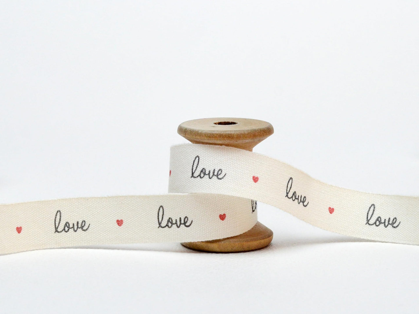 Love & Heart Print Ribbon - 20 Yards, 5/8” (15 mm), Wedding, Engagement, Valentine's Day, 100% Cotton Tape, Romantic Gift Wrap, Love-Themed Crafts